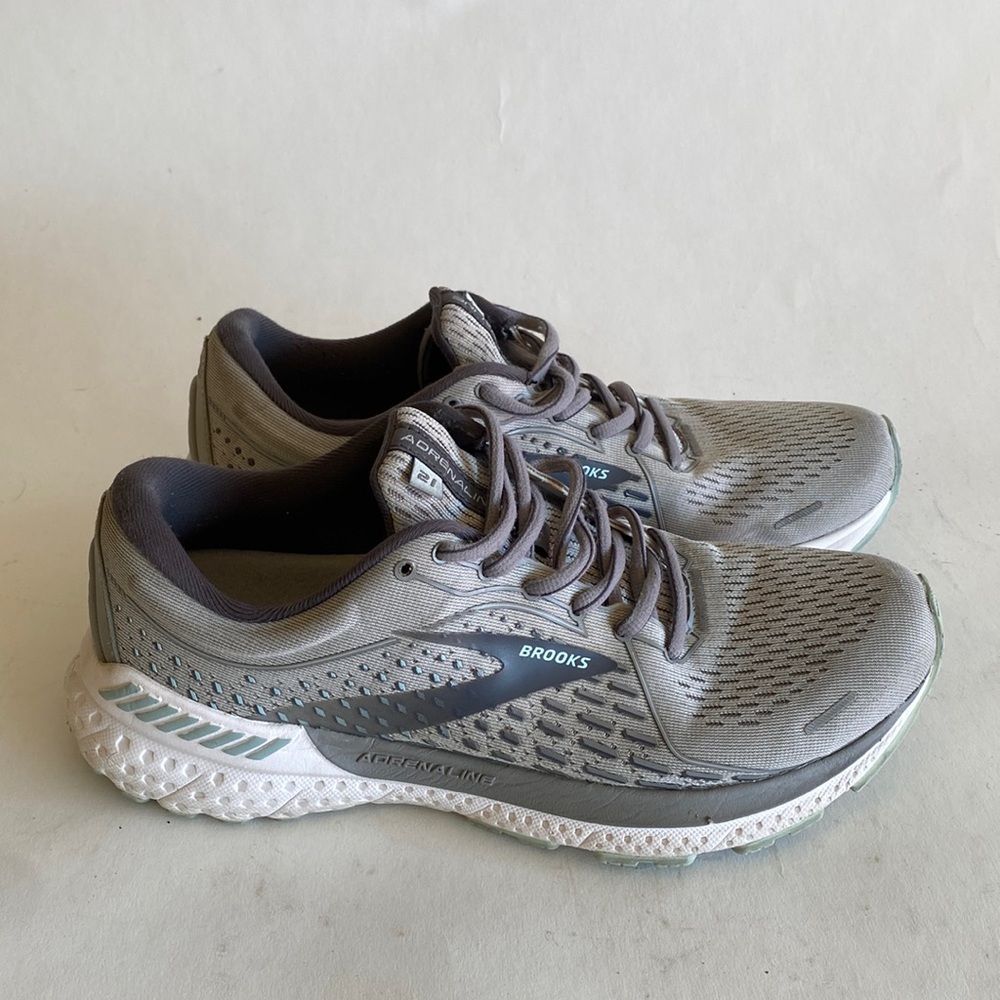 Brooks tennis shoes